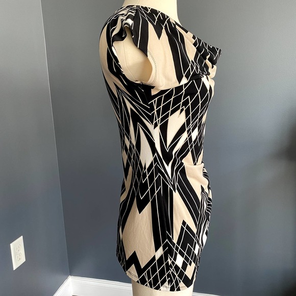 New York & Co tan/black asymmetrical tee - Picture 5 of 7